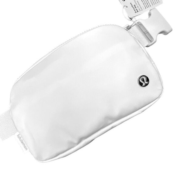 LULULEMON Bright White Everywhere Belt Bag NWT | Perfect Bride-to-Be Accessory - Picture 9 of 13